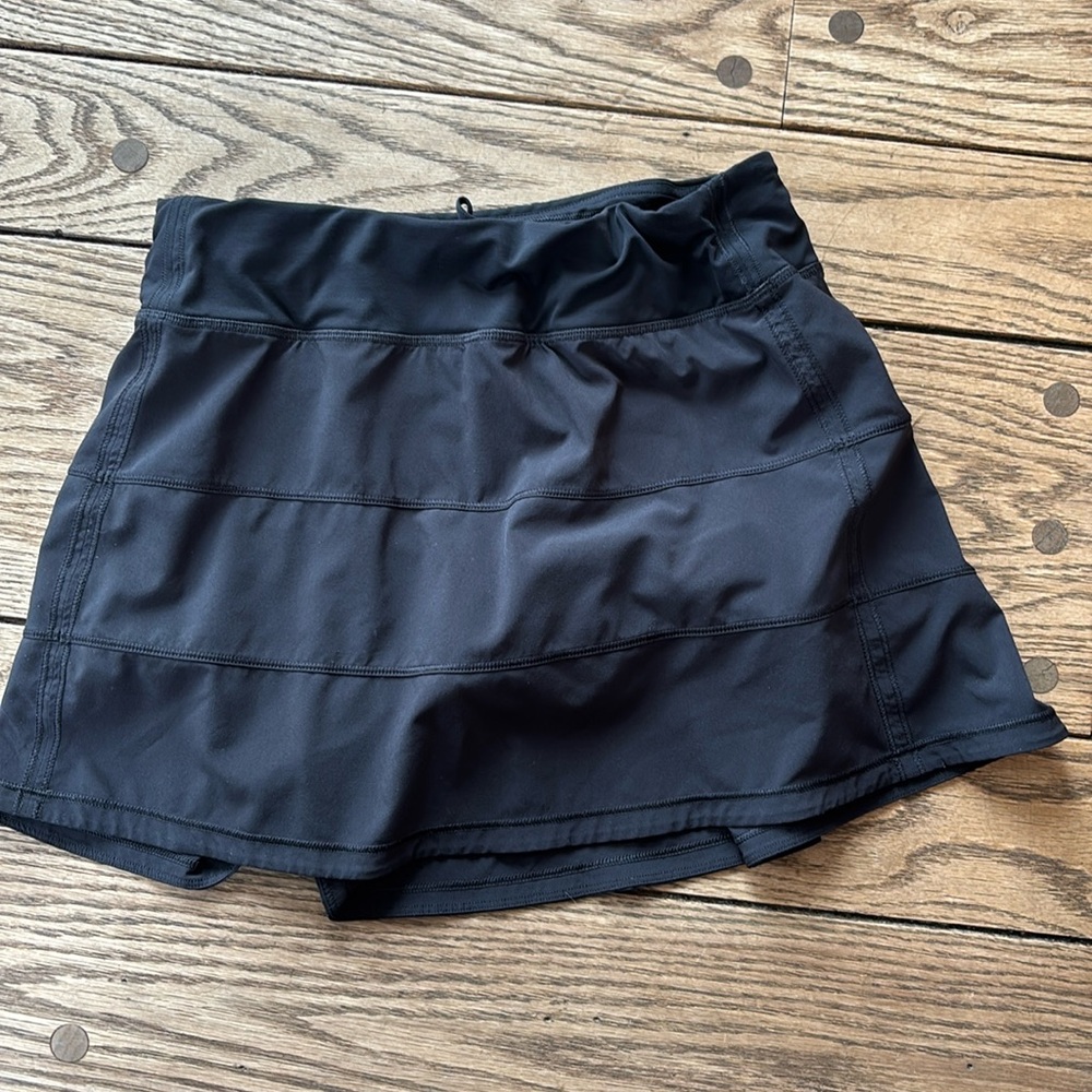 Lululemon Pace Rival Skirt (Tall) *4-way Stretch 15"
Size 6